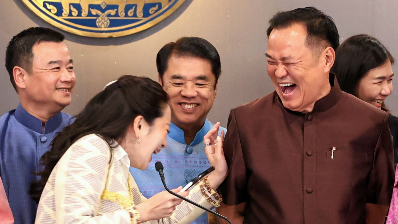 “อิ๊งค์” กวักมือเรียก “อนุทิน” สยบรอยร้าวพรรคร่วม ย้ำรัฐบาลอยู่ครบเทอม