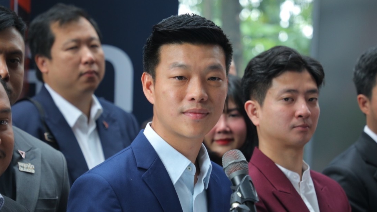 ผู้นำฝ่ายค้านลั่นศึกซักฟอกรัฐบาลร้อนแรงแน่ บอกนายกฯ มาตอบด้วยตัวเองอย่าใช้ตัวช่วย