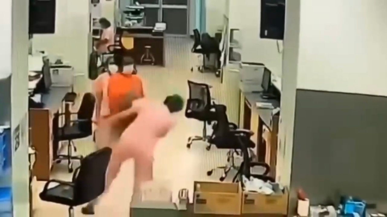 ตร.ออกหมายเรียก หนุ่มตบ "พยาบาล" นัดเข้าพบพนักงานสอบสวนพรุ่งนี้ จ่อโดน 2 ข้อหา