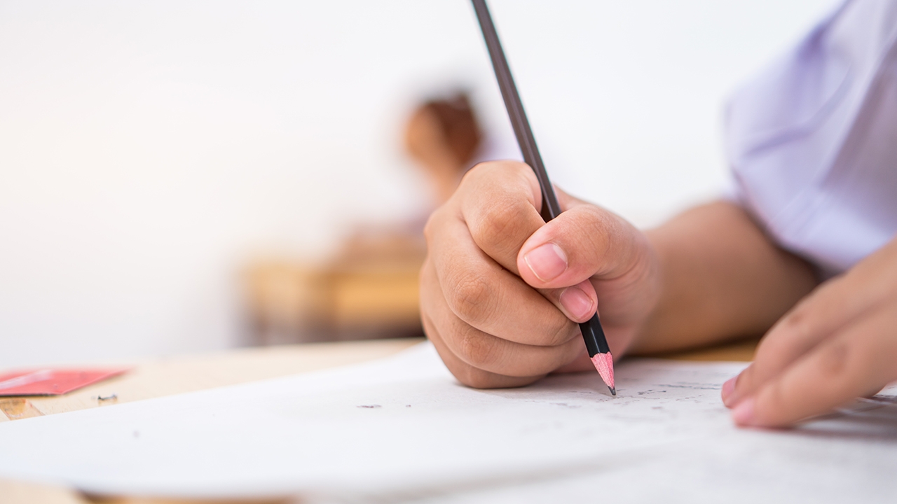 มรสุมสารพัดนิยม กัดกินการศึกษาไทย