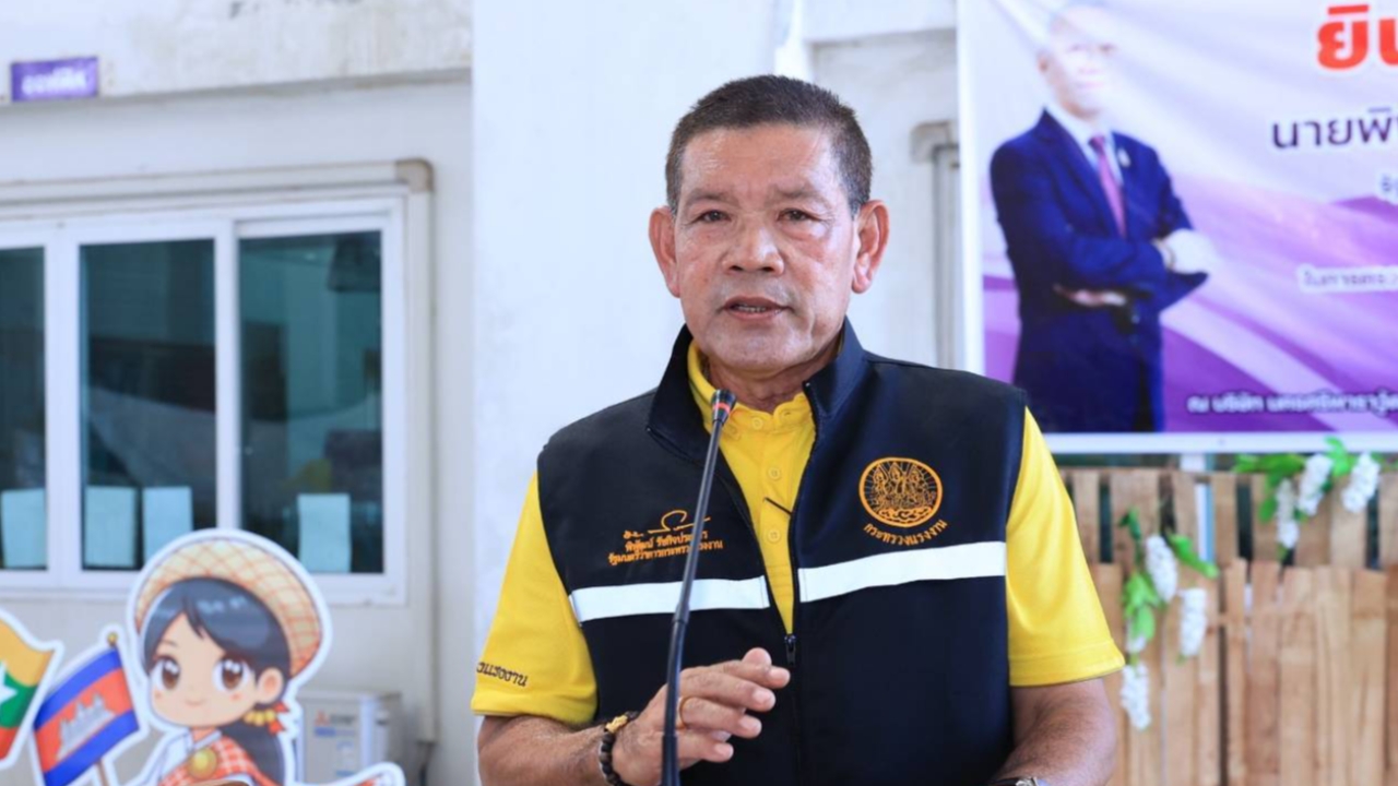 โฆษกแรงงาน สวน “รักชนก” ร้อนรนเอง ควรรู้แก่ใจบินดูงานบ่อยครั้ง ยัน สปส. โปร่งใส