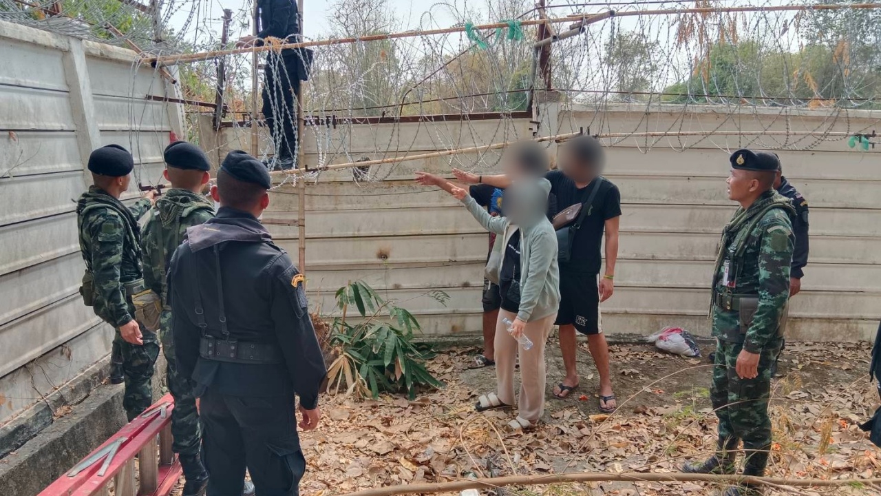 จับ 3 คนไทย ปีนกำแพงลักลอบเข้าชายแดน อ้างหลบหนีมา หลังถูกหลอกไปทำงานสแกมเมอร์