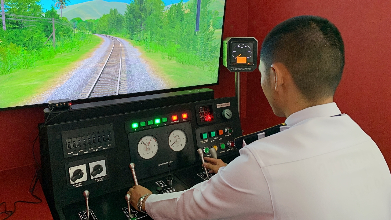 เช็กเงื่อนไข รับสมัคร "นักเรียนวิศวกรรมรถไฟ" ปี 2568 จำนวน 210 อัตรา