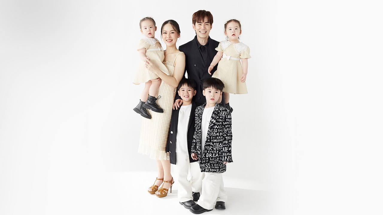 เปิดภาพครอบครัว บีม-ออย พาลูกๆ ถ่ายรูปพร้อมหน้า สวยหล่อทั้งบ้าน