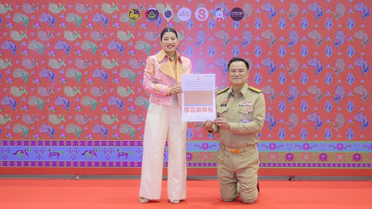 สมเด็จเจ้าฟ้าสิริวัณณวรี เสด็จทอดพระเนตรนิทรรศการ ผลงานภูมิปัญญาผ้าไทย และงานหัตถกรรมชุมชน ภาคใต้