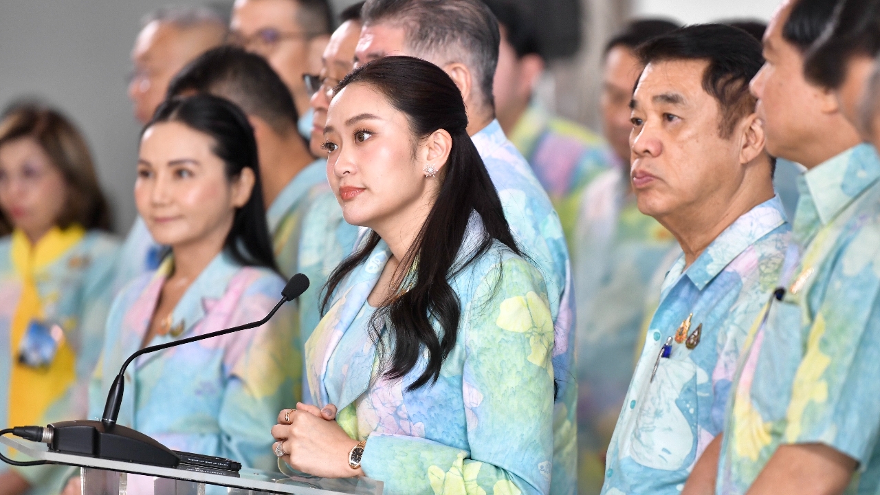 นายกฯ เก็งข้อสอบพร้อมรับศึกซักฟอก ปมกัมพูชาร้องเพลง คุยกันแล้วไม่ใช่ปัญหา