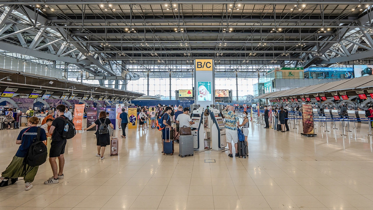 AOT กับ คิง เพาเวอร์