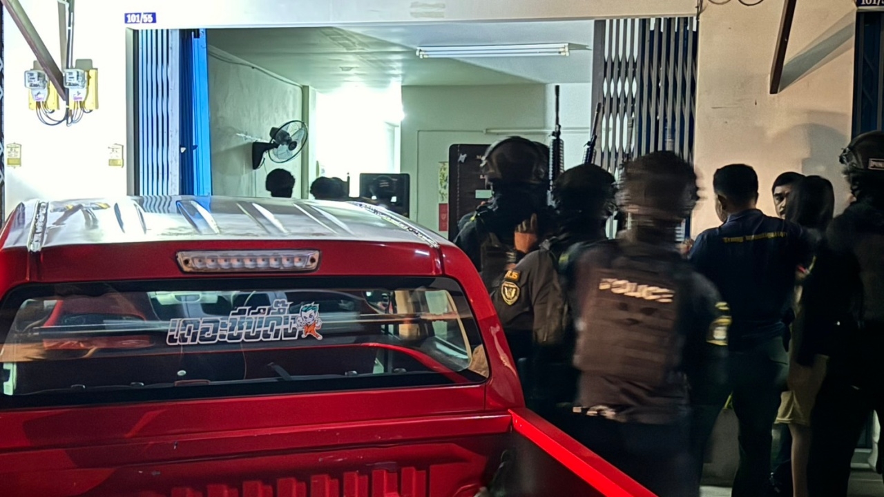 ลุยล้างบางเครือข่าย "บอล เขาวิเศษ" พ่อค้ายาตัวเอ้ พัวพันยิงถล่มบ้าน 61 คดี