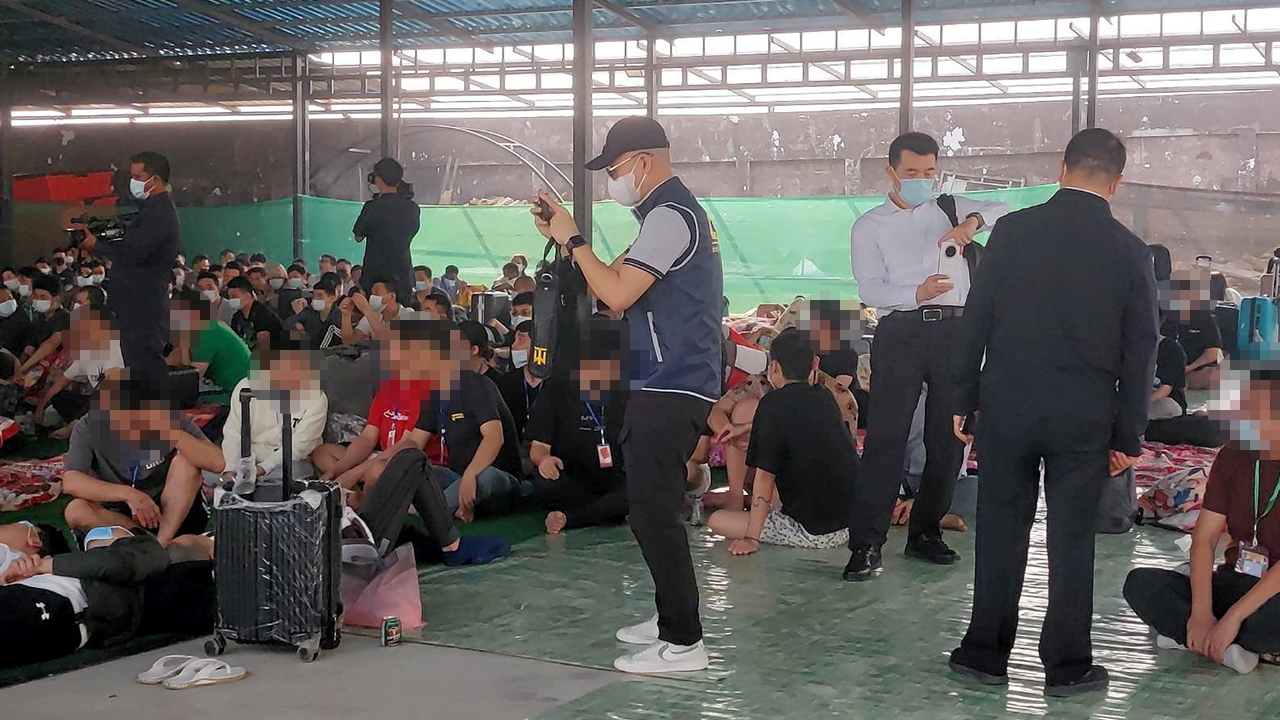 ผช.รมต. จีนไปเยี่ยมเหยื่อแก๊งคอลเซ็นเตอร์ในเมืองเมียวดี "หม่อง ชิตตู่" โวย