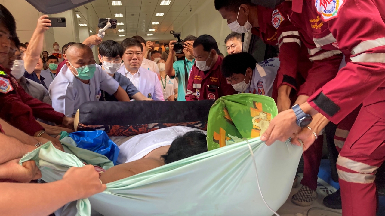 ช่วยสาว 300 โล แพทย์ศิริราช ผ่าตัดกระเพาะ ด้วย "หุ่นยนต์"