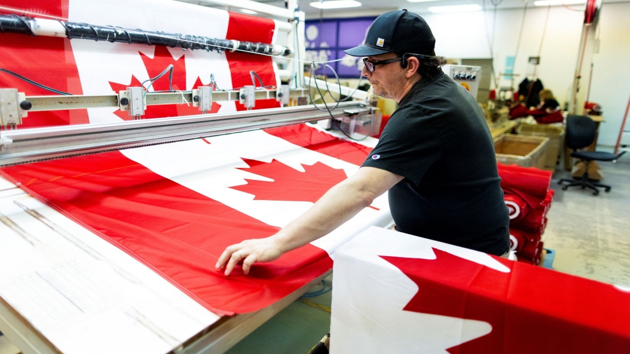 ธงชาติแคนาดาขายดี หลังนโยบายทรัมป์ ทำกระแสรักชาติพุ่ง