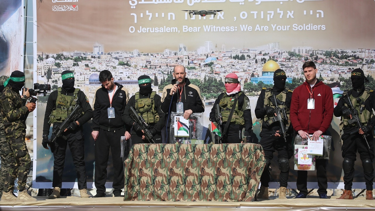 หยุดยิงยังไม่ล่ม ฮามาสยอมปล่อยตัวประกันอิสราเอลอีก 3 คนตามข้อตกลง