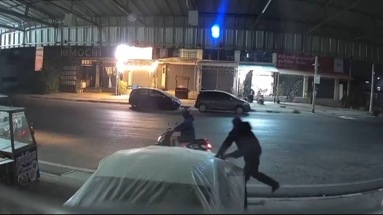 ตั้งรางวัลนำจับ 2 หมื่น ไอ้โม่งย่องทุบรถหรู เจ้าของยันไม่เคยมีเรื่องกับใคร