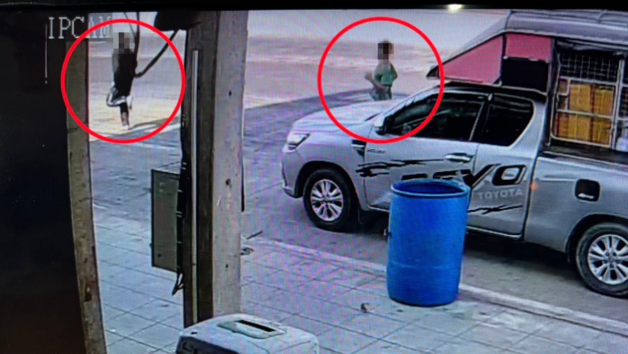 2 เยาวชน โดดลงรถตู้ขณะนำตัวส่งสถานพินิจ ขโมยรถ จยย. ชาวบ้านซิ่งหนี