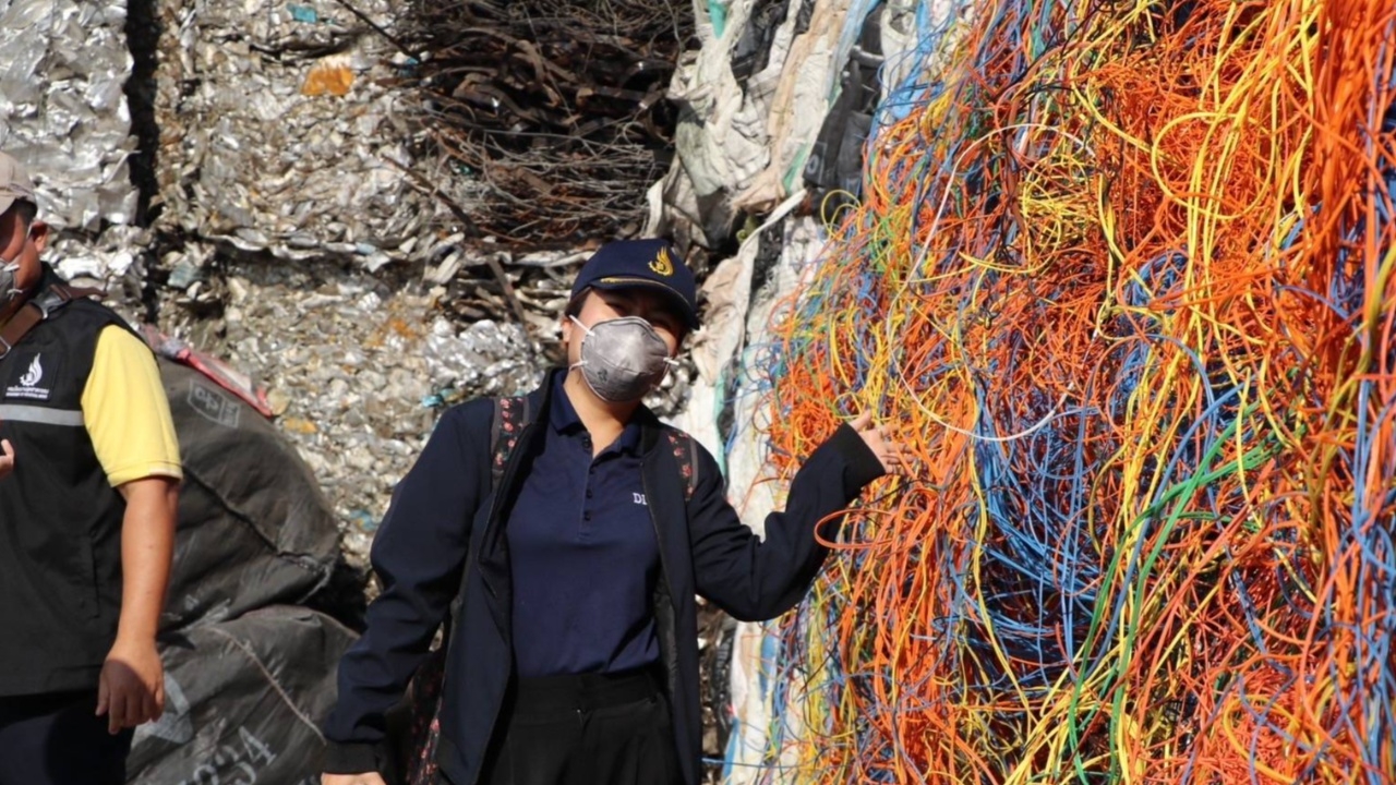 พบแล้วต้นตอเศษพลาสติก 6,900 ตัน หลัง “เอกนัฏ” ส่งทีมขยายผลตรวจ 2 โรงงานต่อ