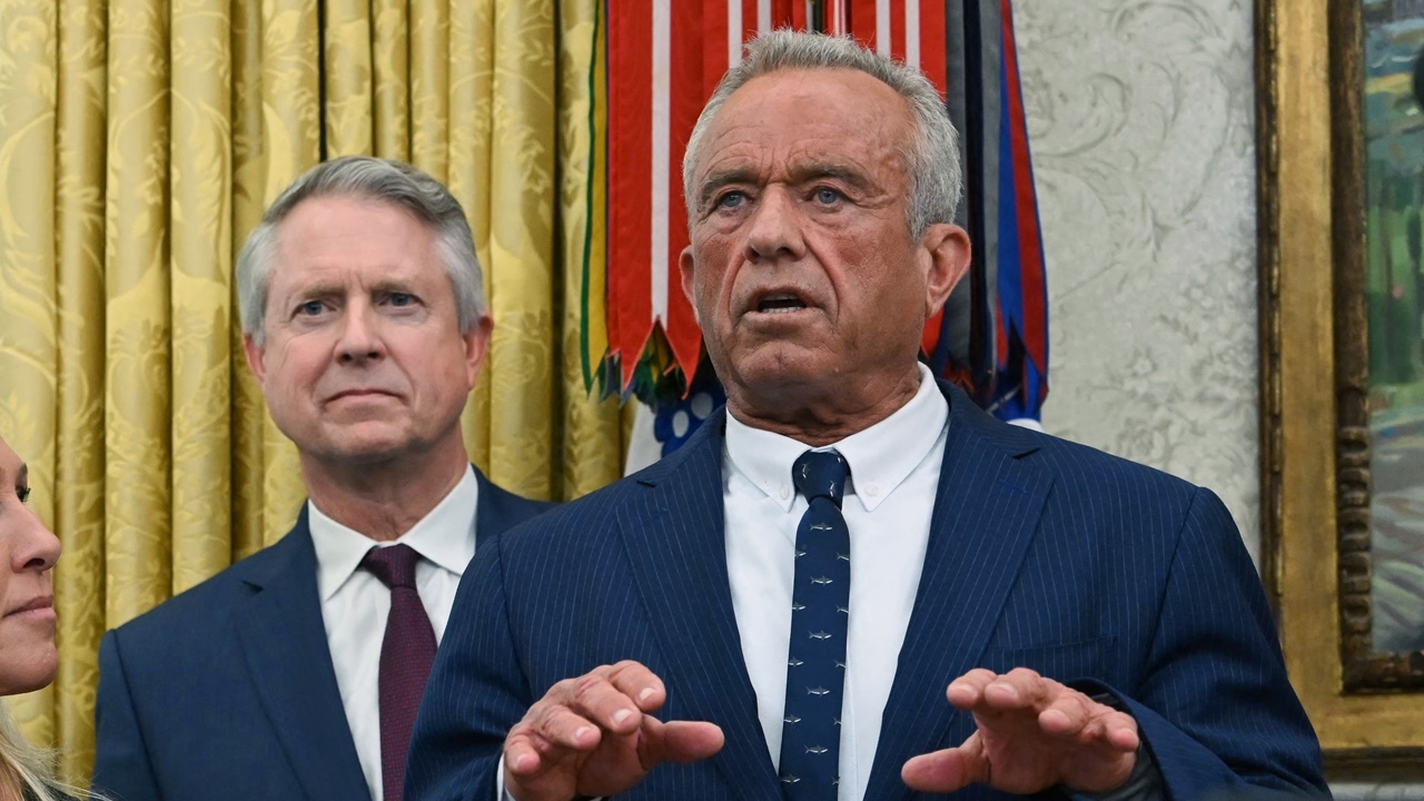 สว.สหรัฐฯ รับรอง โรเบิร์ต เอฟ. เคนเนดี จูเนียร์ เป็นรัฐมนตรีสาธารณสุข