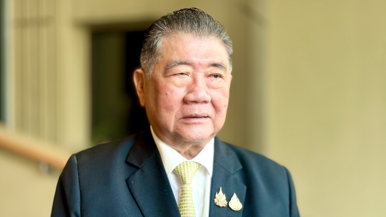 "ภูมิธรรม" ยันเพื่อไทยตรงไปตรงมา ไม่มีตุกติกเรื่องแก้รัฐธรรมนูญ