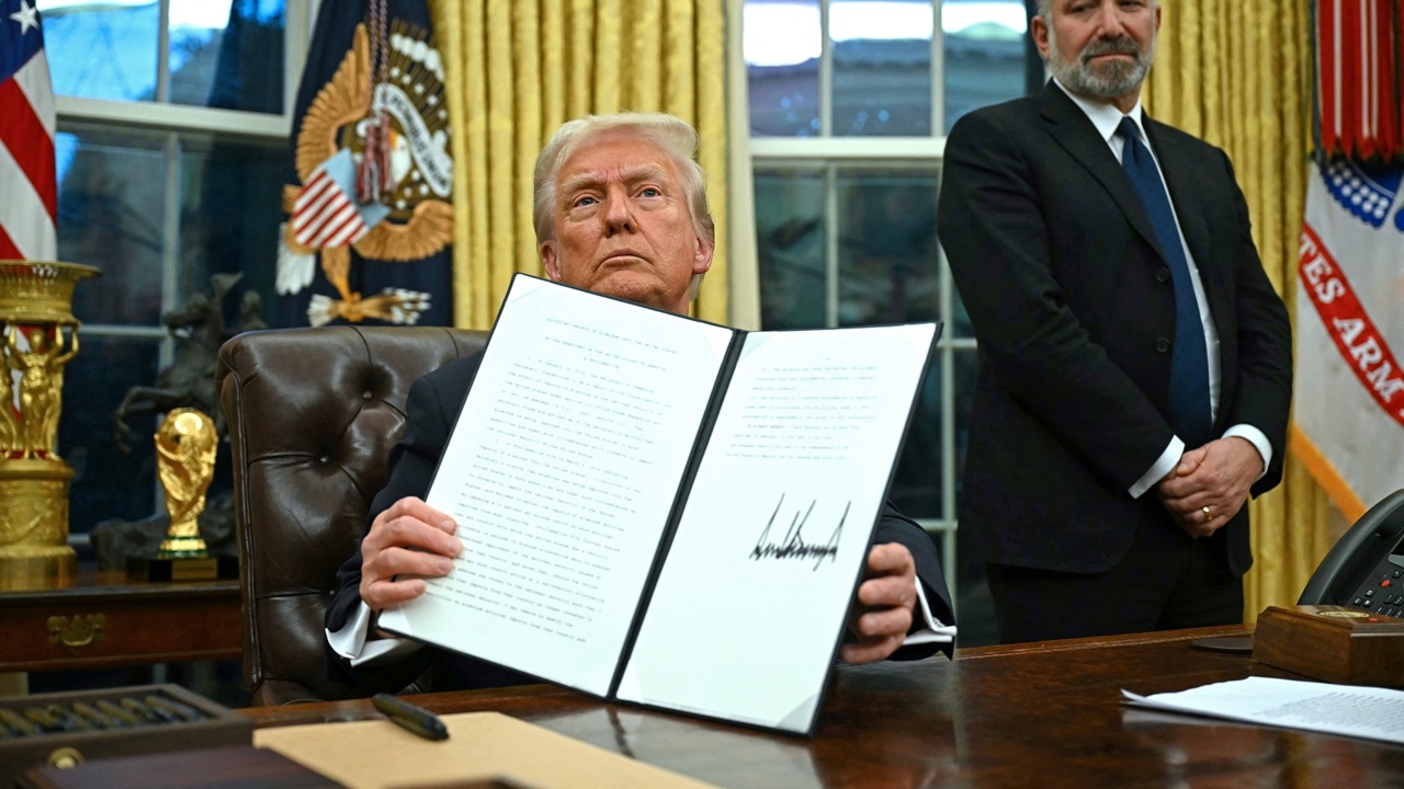 ทรัมป์ลงนามคำสั่ง เก็บภาษี เหล็ก-อะลูมิเนียมนำเข้า 25% ไม่มียกเว้น