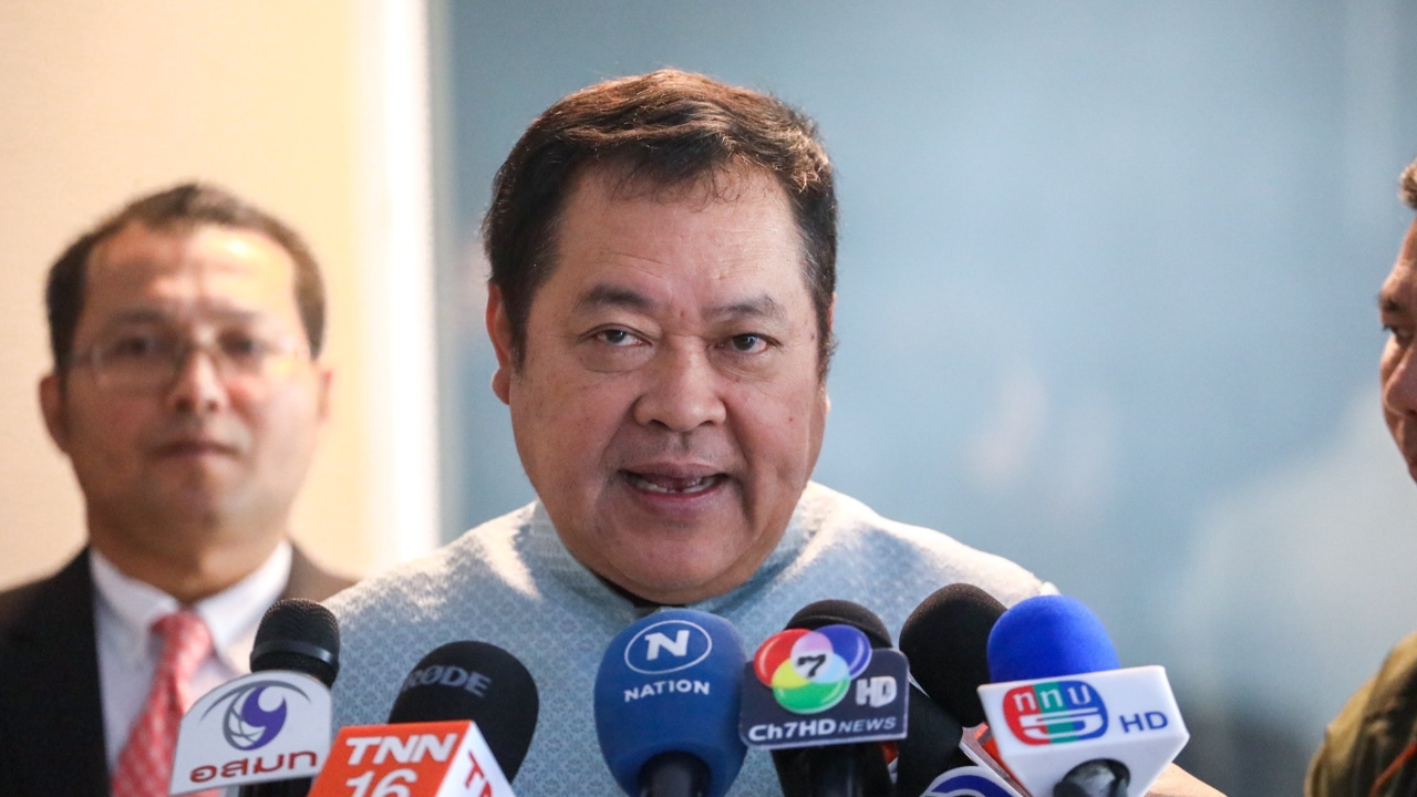 “ยิ่งลักษณ์” ยังไม่ประสานกลับไทย “ทวี” ยันไร้คุยปรับ ครม. ย้ำ เป็นอำนาจนายกฯ