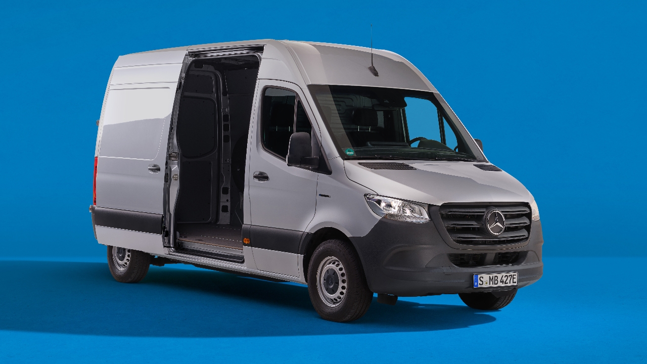 ครบรอบ 30 ปี Mercedes-Benz Sprinter พาไปดูแนวคิดการออกแบบรถแวนระดับไอคอน