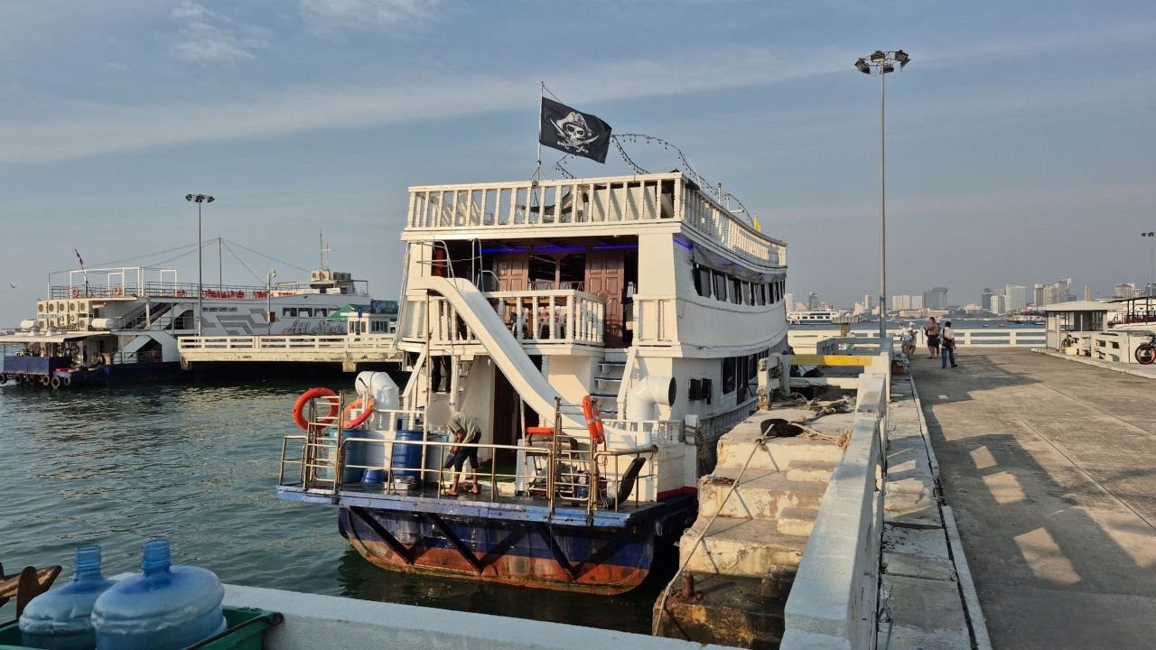 หนุ่มรัสเซียร่างใหญ่ ช็อกเสียชีวิต หลังเล่นสไลเดอร์ท้ายเรือ ไถลลงน้ำทะเล