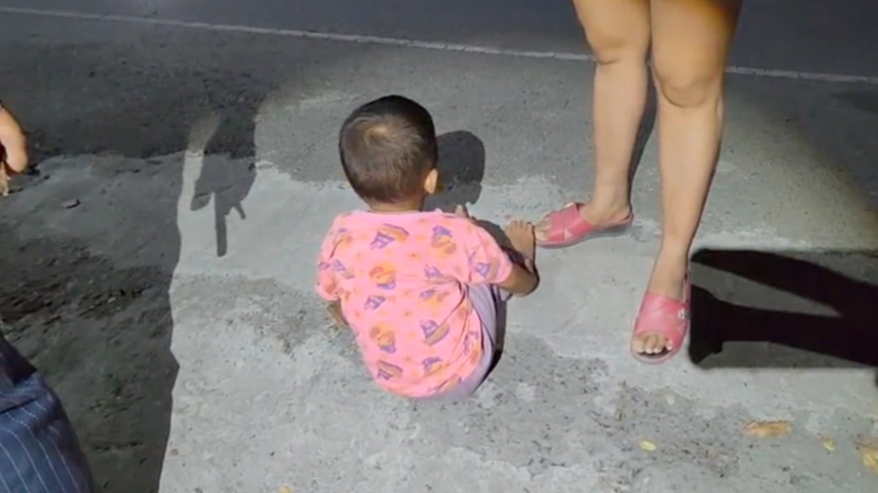 ชาวบ้านผวา ชายปริศนาลักเด็ก 3 ขวบก่อนปล่อยทิ้งข้างทาง หลังร้องไห้ขัดขืน