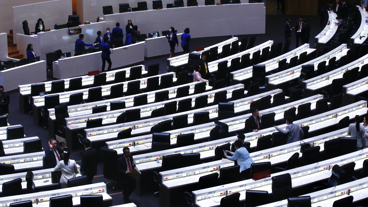 วงถกแก้รัฐธรรมนูญวุ่น ล่มไม่เป็นท่า เหตุองค์ประชุมไม่ครบ หลังถกได้แค่ชั่วโมงเศษ