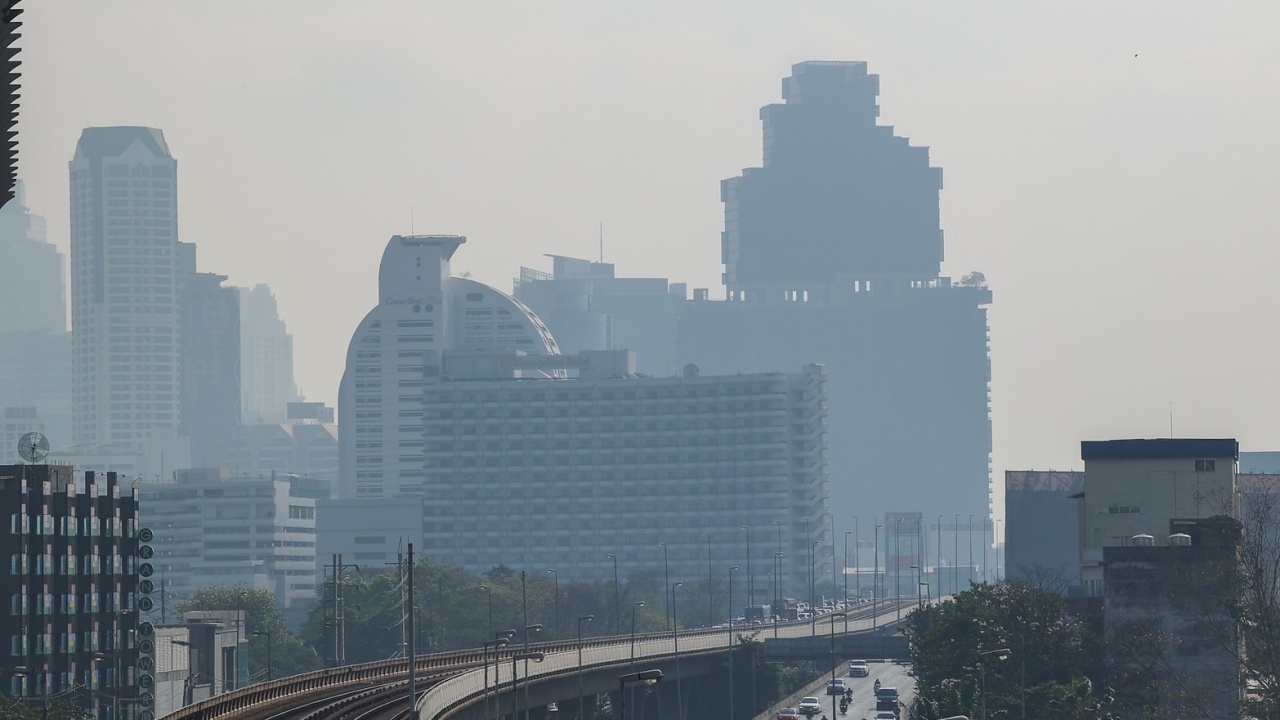 ค่าฝุ่น PM 2.5 เช้านี้ ยังเกินมาตรฐานหลายจังหวัด กทม. สีส้ม 26 พื้นที่