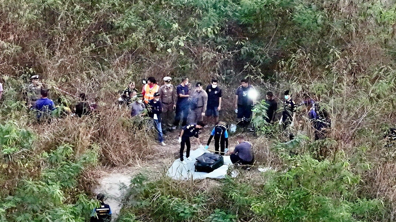 ฆ่าเปลือยสาวยัดเป๋าถ่วงน้ำ อำพรางศพ! ทิ้งจมคลอง พบผมสีแดง