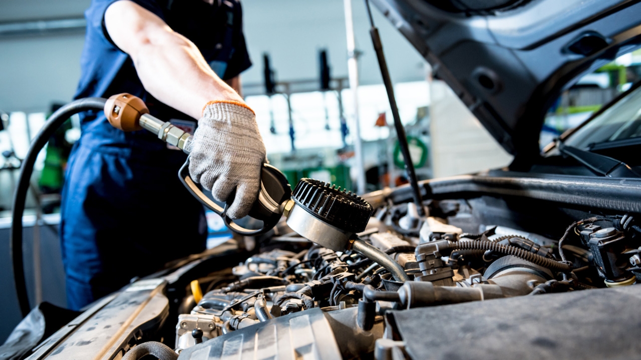 อย่ามองข้าม! เช็กสัญญาณเตือนที่บอกว่าควรเปลี่ยนน้ำมันเครื่องรถยนต์ได้แล้ว