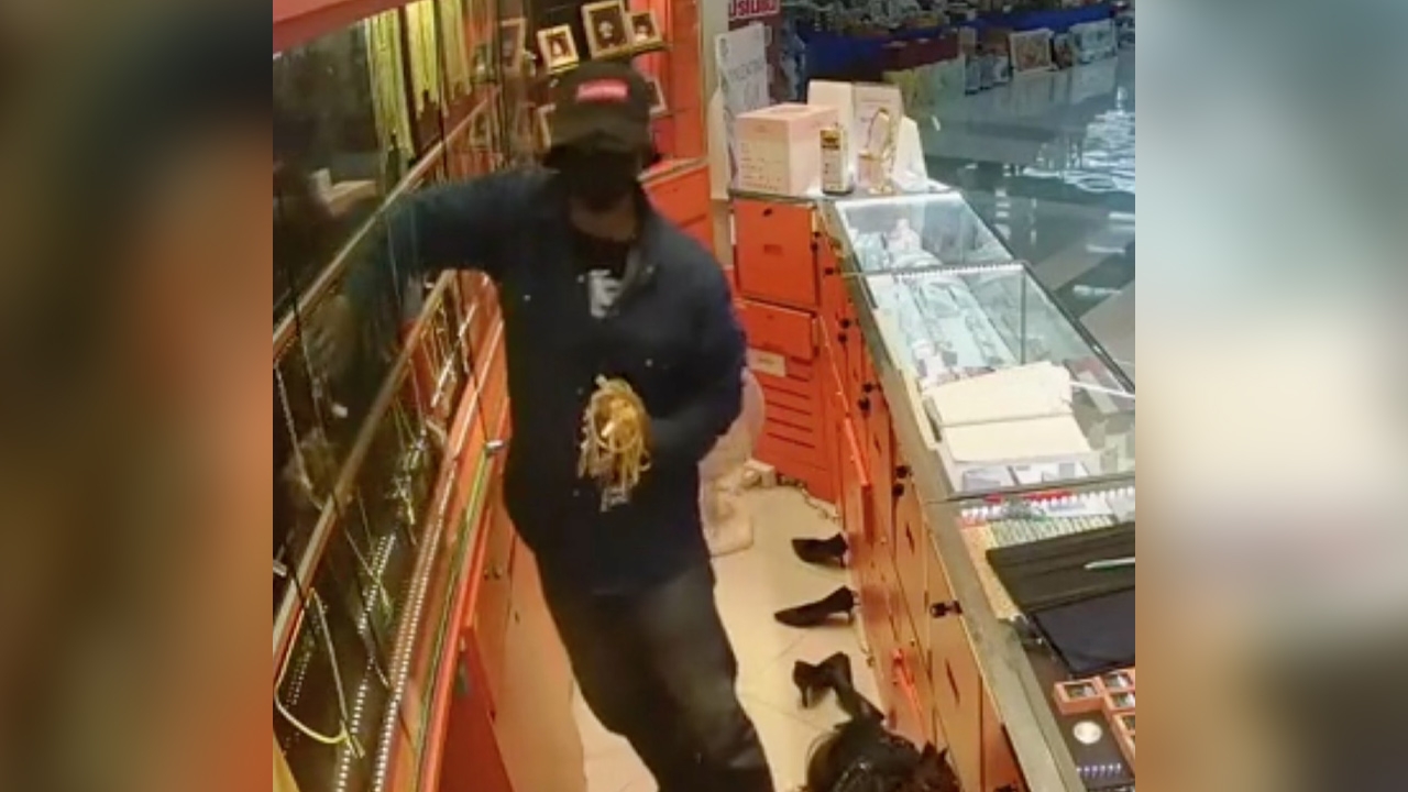 ด่วน จับแล้วโจรชิงทอง มูลค่ากว่า 5.4 ล้าน สืบภาค 1 แกะรอยรวบหน้าห้างย่านบางแค