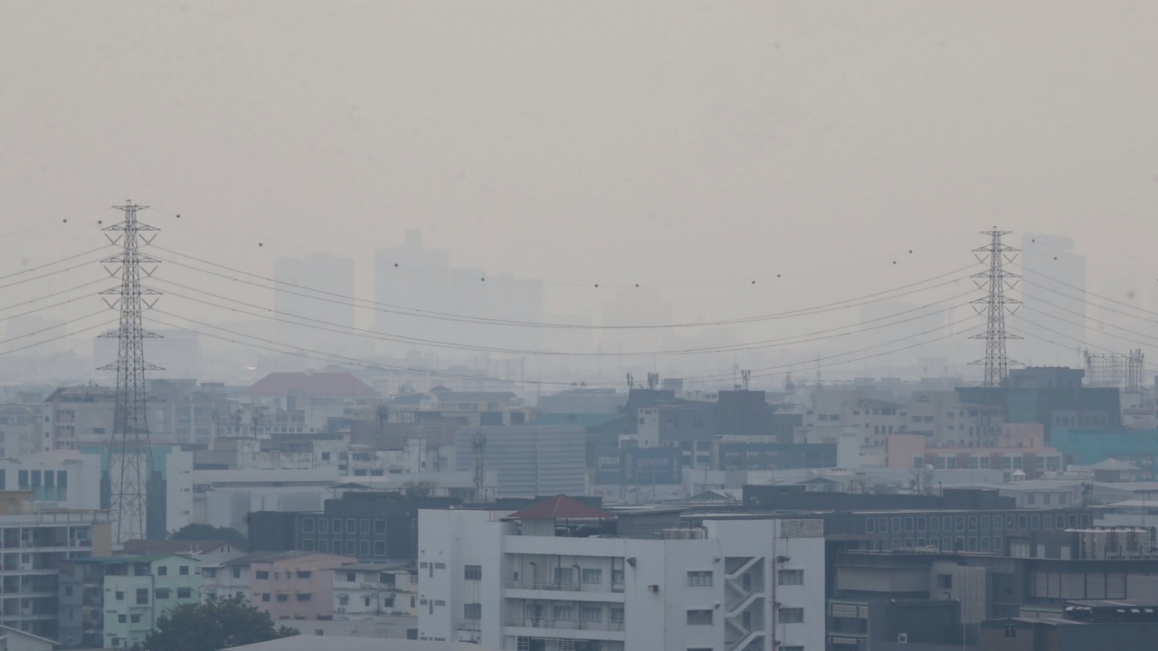 ค่าฝุ่น PM 2.5 เกินมาตรฐานหลายจังหวัด กทม. สีส้ม 30 พื้นที่ มากสุดที่บางนา