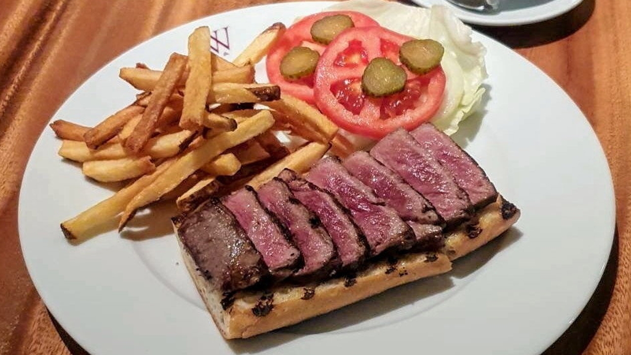 วูล์ฟแกงส์ สเต๊กเฮาส์ เสิร์ฟเมนูที่ต้องลอง!