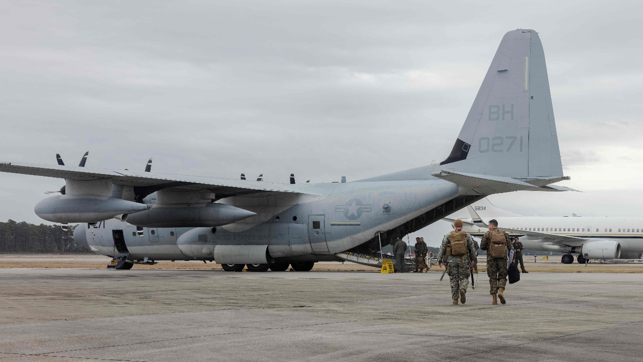 สหรัฐฯ ส่งผู้อพยพล็อตแรกที่ถูกขับออกจากประเทศไปคุมขังที่เรือนจำอ่าวกวนตานาโม คิวบาแล้ว