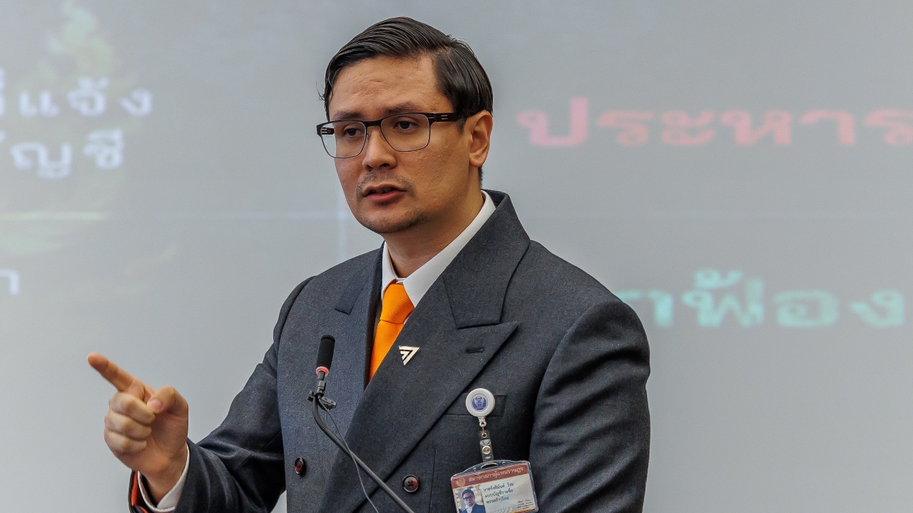 “โรม” กาหัวอภิปรายไม่ไว้วางใจ “อนุทิน-พลังงาน-กต.-กห.” จี้สาวต่อ “ไทยเทา”