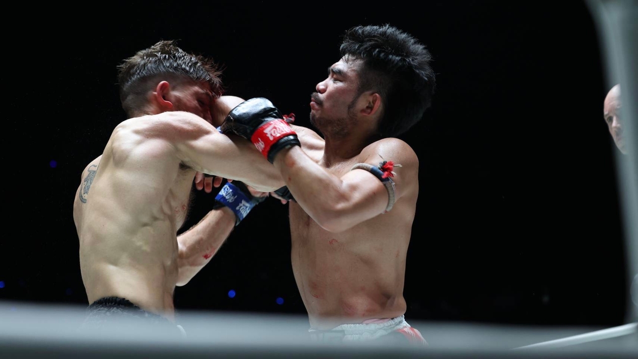 เปิดที่มา “พระจันทร์ฉาย” ฟันศอกชนะ TKO “นักชก UK” รับโบนัส 3.5 ล้าน ป้องกันแชมป์โลกมวยไทย