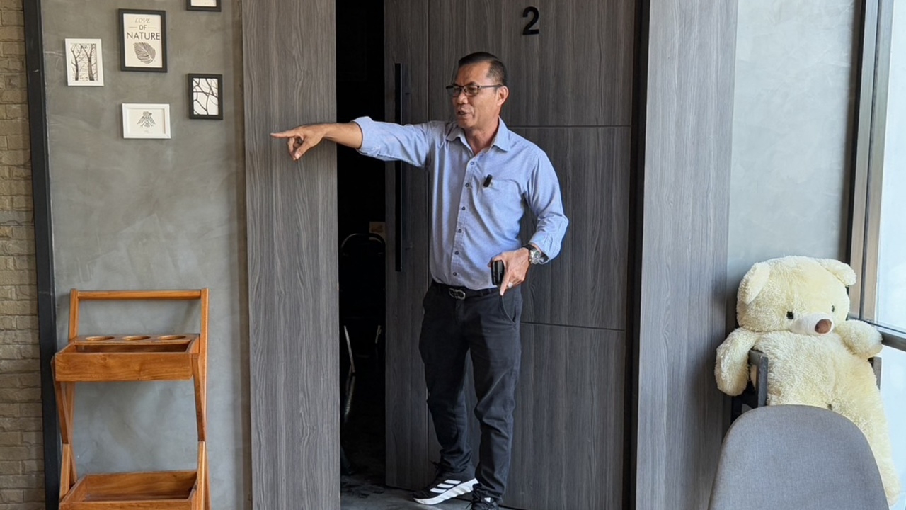 ทัวร์ลง! เจ้าของร้านขอโทษ ฟิวส์ขาดโวย ตร. บุกจับปืนวงกินเลี้ยง "สจ." 