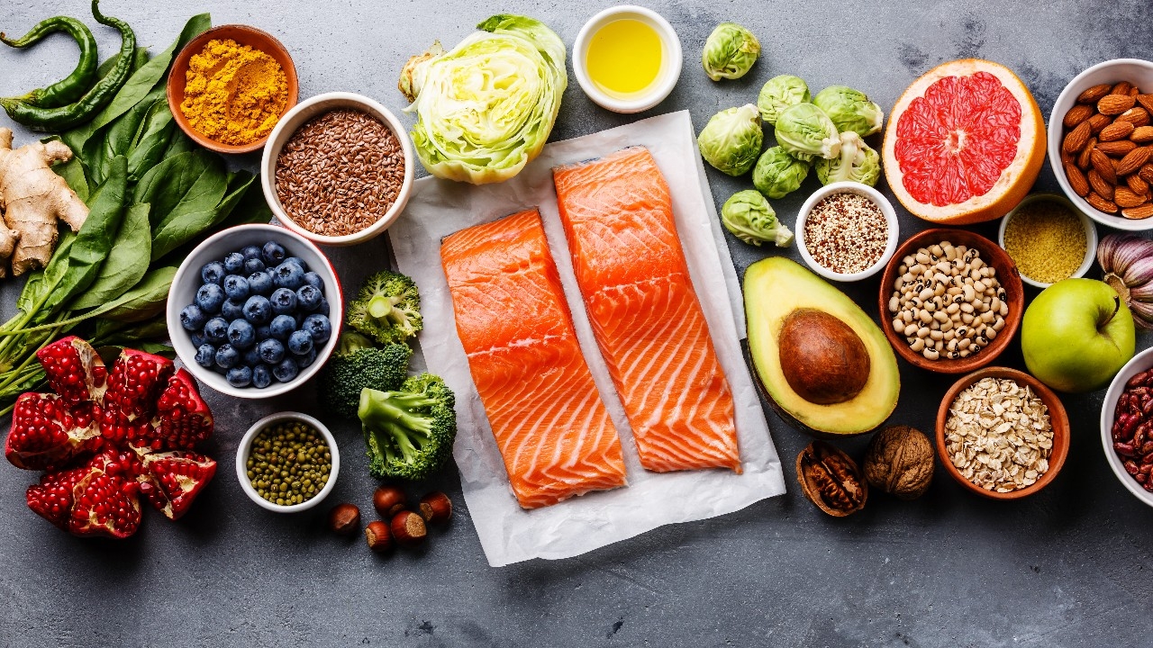 รู้จัก 8 อาหารช่วยลดกรดยูริก มีประโยชน์ต่อร่างกาย ผู้ป่วยโรคเกาต์กินได้