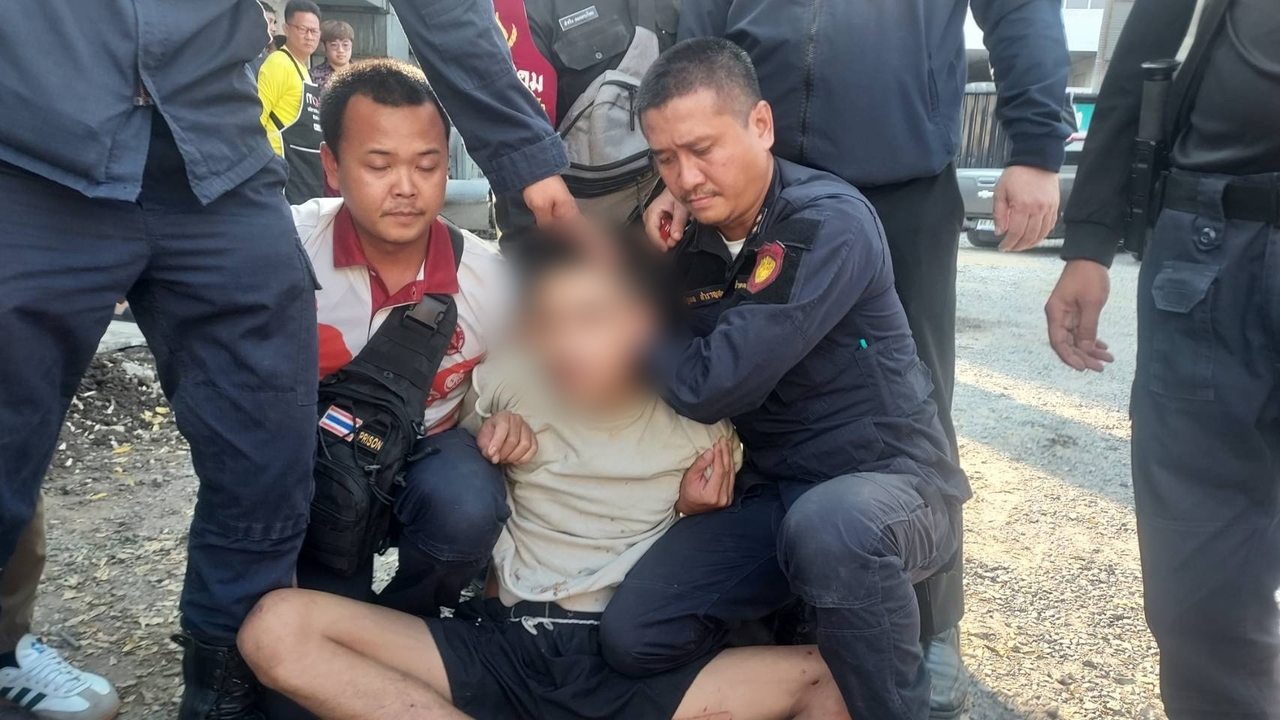 โดนข้อหาเพิ่ม นช. โดดหลังคาเรือนนอน 3 ชั้นหลบหนี ถูก จนท. ตามจับตัวได้แล้ว