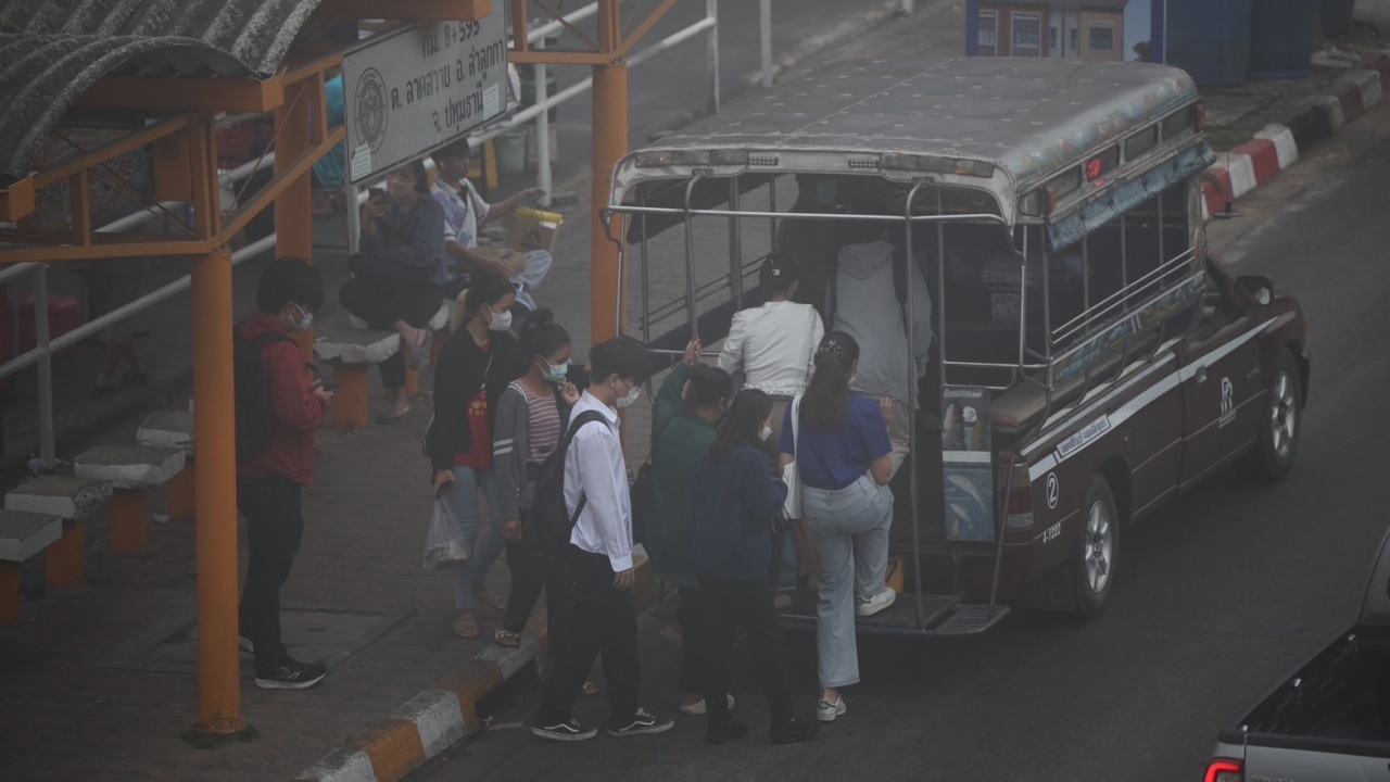 7-8 ก.พ. ค่าฝุ่น PM 2.5 สูง ท้องฟ้าตอนเช้าขมุกขมัว ส่งผลให้ทัศนวิสัยลดลง