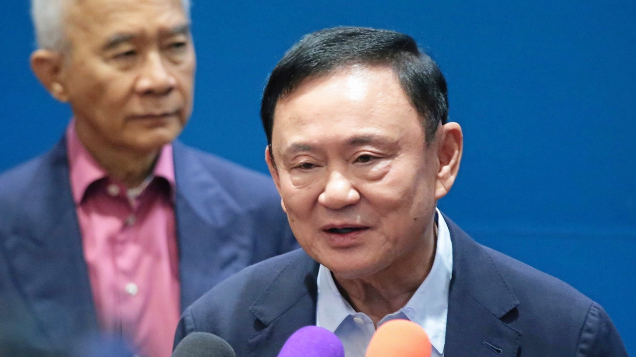 "ทักษิณ" ยันอิ๊งค์ ไม่ปรับครม. ปมชั้น 14 ตอบได้ อวยพรวันเกิด "สุวัจน์" ชื่นมื่น 