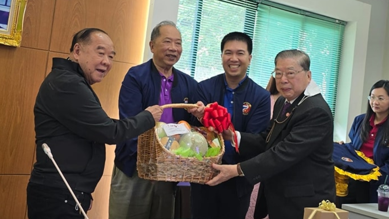 “บิ๊กป้อม” ขอบคุณศิษย์เก่า ม.หัวเฉียว อวยพรตรุษจีน ยันพร้อมสนับสนุนช่วยเหลือ