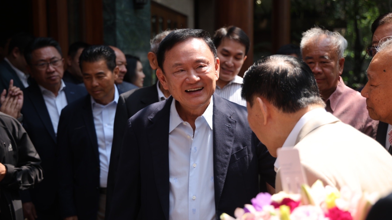 “ทักษิณ” เผยคุยนายกฯ แล้วยังไม่ปรับ ครม. ไร้หารือ “ธรรมนัส-นฤมล” สลับนั่ง รมต.