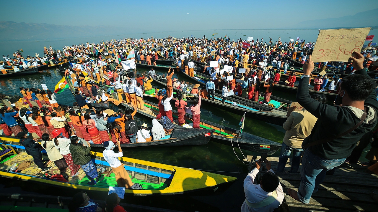 ธุรกิจสีเทา-ดำ ท่าขี้เหล็ก-เมียวดี