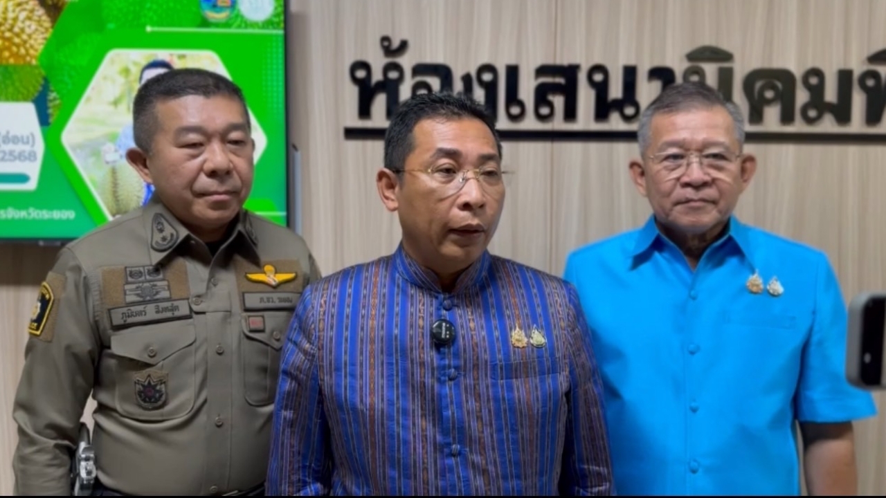 ผู้ว่าฯ ระยอง สั่งสอบปมนายทุนถมที่สูงมิดหลังคาบ้าน กังขาผู้นำพื้นที่ไม่รู้ไม่เห็น
