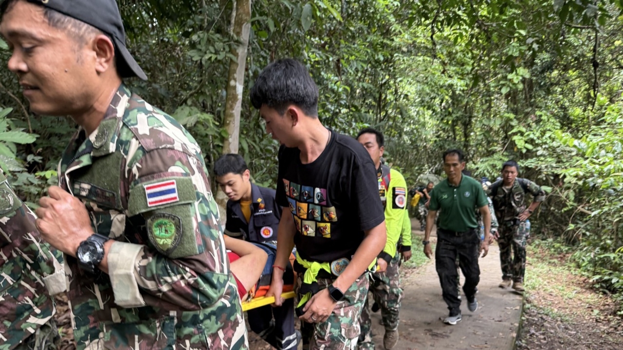 "น้ำตกเหวนรก" เกิดดินสไลด์ นักท่องเที่ยวต่างชาติเจ็บ 2 ราย คาดเกิดจากฝนตกหนัก