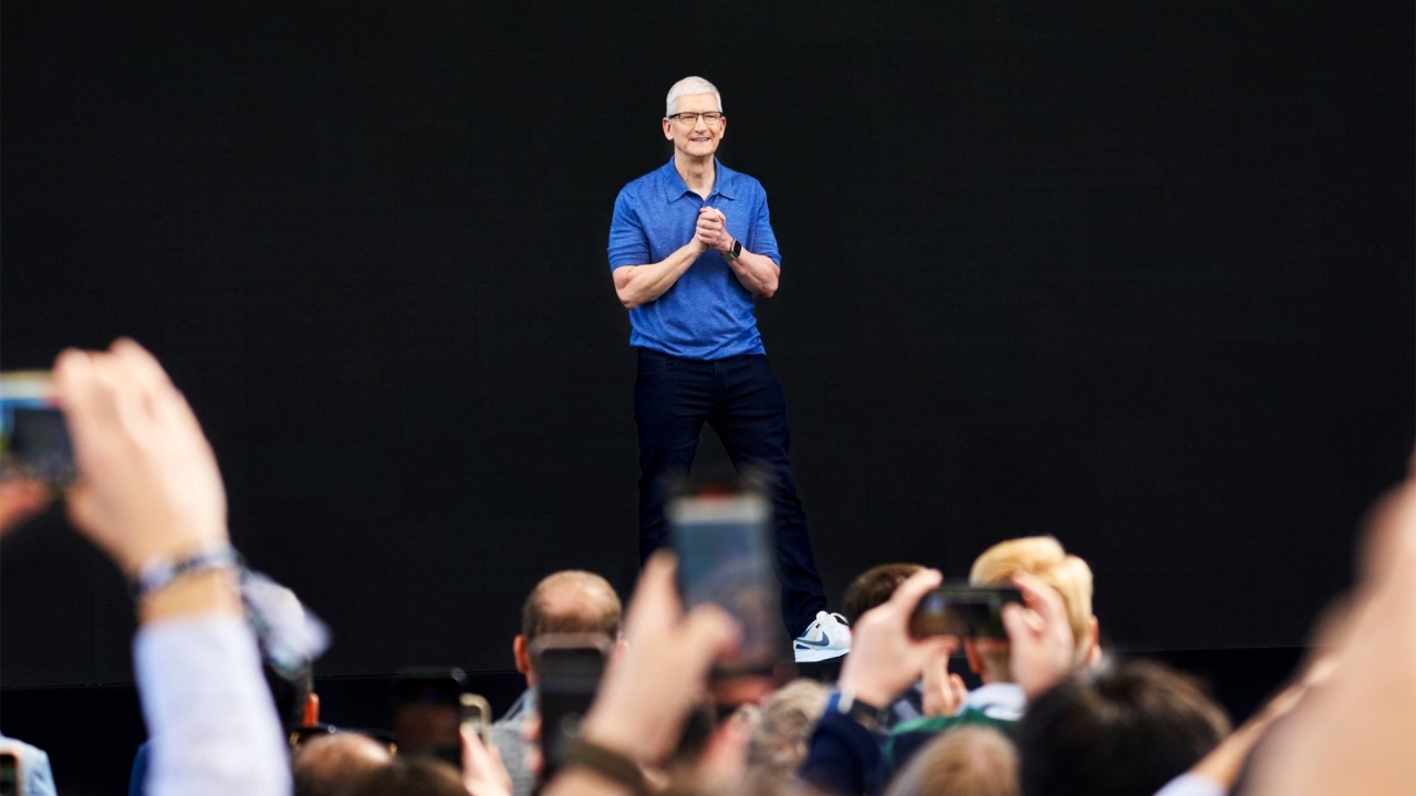 Tim Cook เจรจาช่วย Apple รอดกำแพงภาษีทรัมป์ชั่วคราว