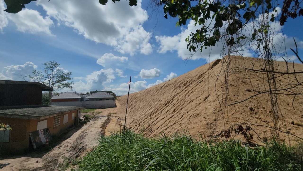 นายทุนส่งตัวแทน แจงถมที่สูงมิดหลังคาชาวบ้าน ขอโทษ แต่ไม่บอกจะทำอะไร