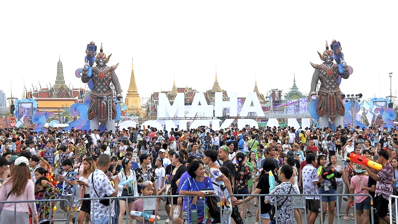 คึกคักสงกรานต์ สาดสนุก ชุ่มฉ่ำทั่วประเทศ สนามหลวงแน่นตรึม ถนนข้าวสาร-สีลม ล้นหลาม