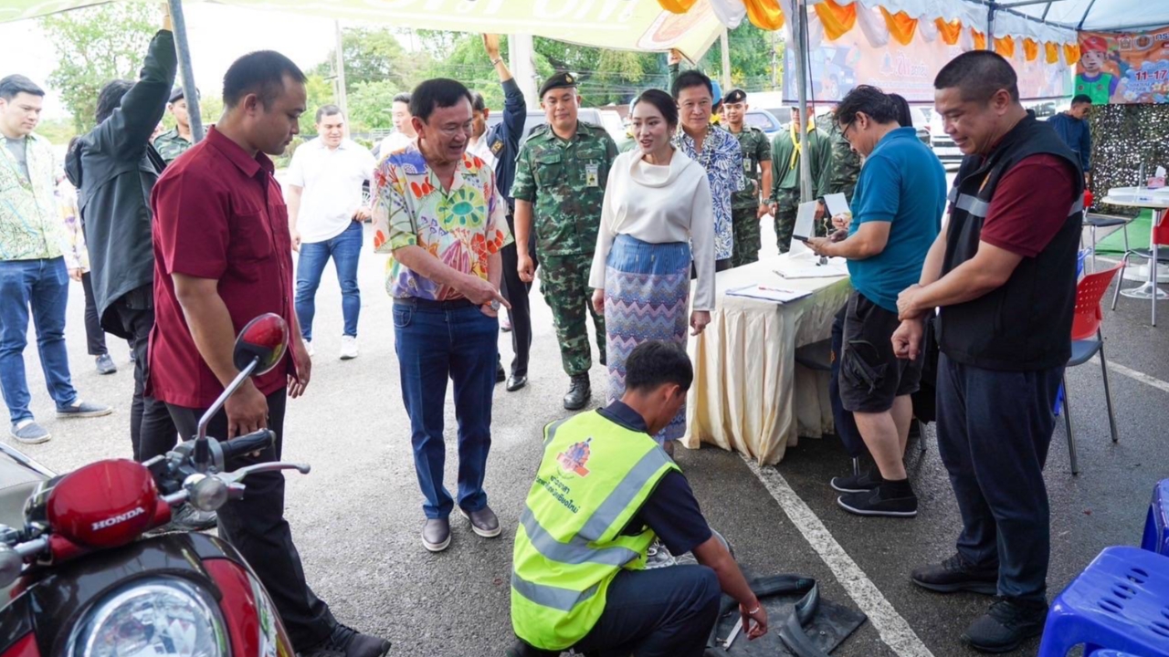 นายกฯ อิ๊งค์ แวะเยี่ยมจุดอาสาตรวจสภาพรถ จ.เชียงใหม่ ยันพร้อมรับใช้ช่วงวันหยุดยาว